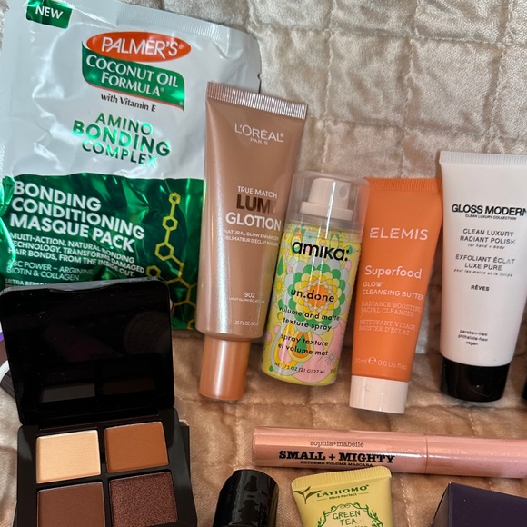 Large Box of Assorted Beauty and Skincare Collections - Picture 11 of 15